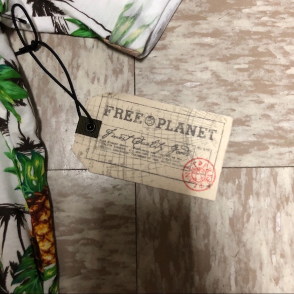 Free Planet Pineapple T-Shirt - Picture 2 of 5